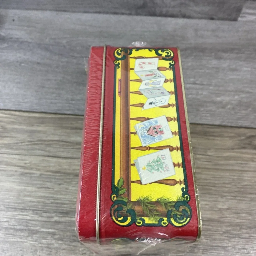 Crayola Holiday Tin 1992 Unisex OS Red NEW 1st‎ Edition 64 Crayons Bear Ornament